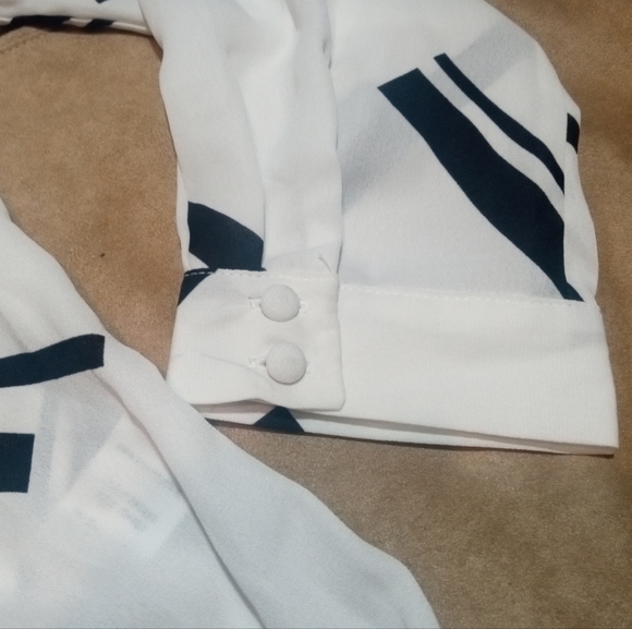 Mine White & Black Off The Shoulder Long Sleeved Lightweight Blouse Top Medium - Picture 7 of 10